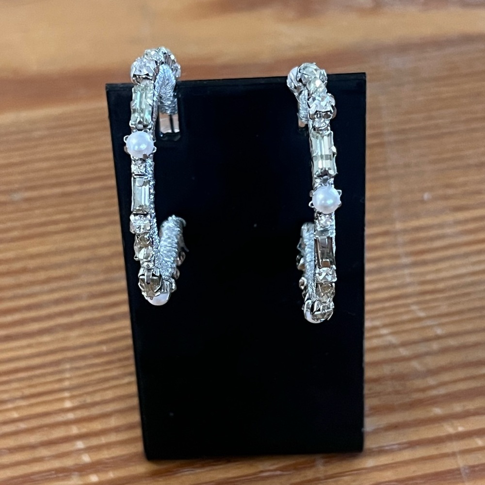 🔥🔥 Medium size silver tone hoops with rhinestone and faux pearl embellishments - Picture 3 of 4